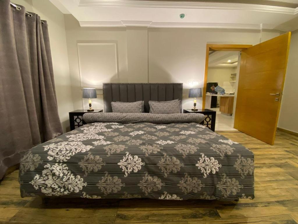 De-Meridian Luxury Apartments Rawalpindi Esterno foto